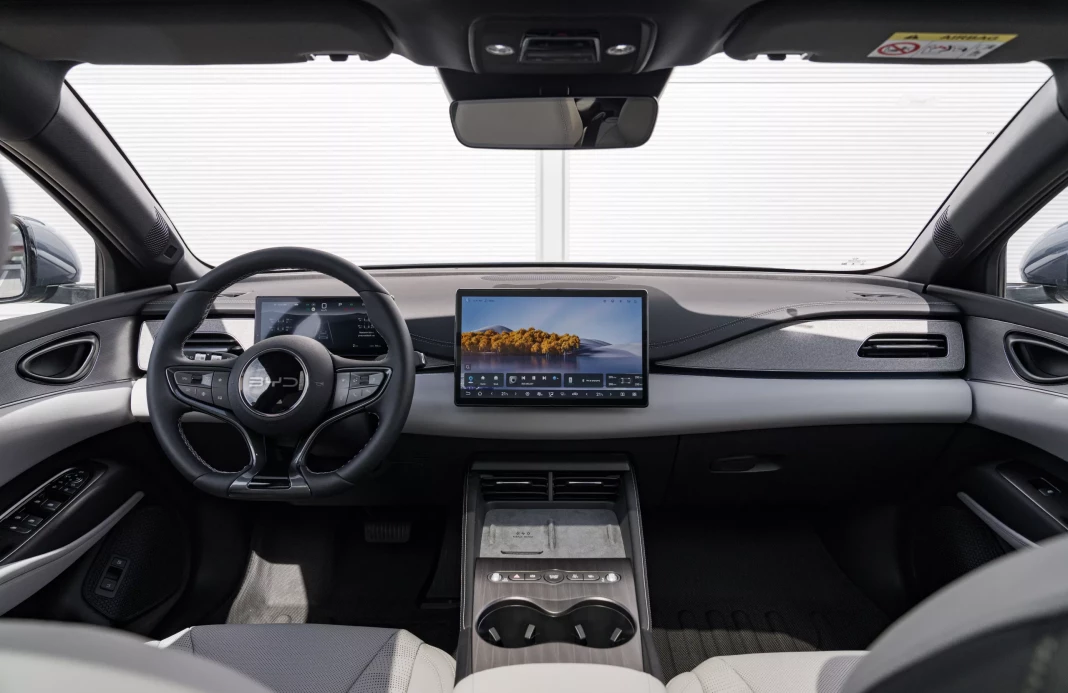 SEAL 6 DM-i Touring Comfort Lite  19 (kWh) plug in hybrid   obrázok č. 9