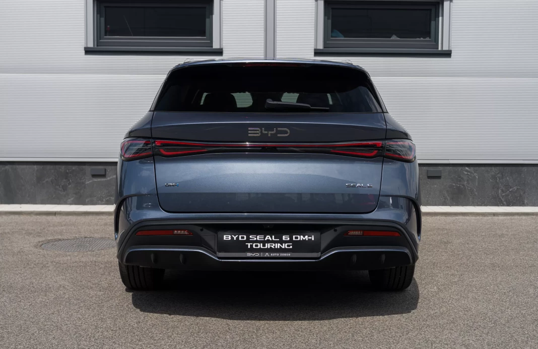 SEAL 6 DM-i Touring Comfort Lite  19 (kWh) plug in hybrid   obrázok č. 7