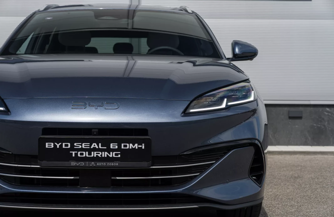 SEAL 6 DM-i Touring Comfort Lite  19 (kWh) plug in hybrid   obrázok č. 4