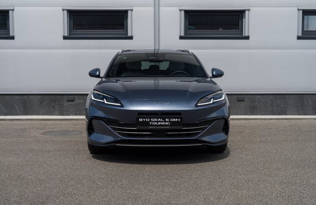 SEAL 6 DM-i Touring Comfort Lite  19 (kWh) plug in hybrid   obrázok č. 5