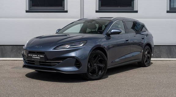 SEAL 6 DM-i Touring Comfort Lite  19 (kWh) plug in hybrid  
