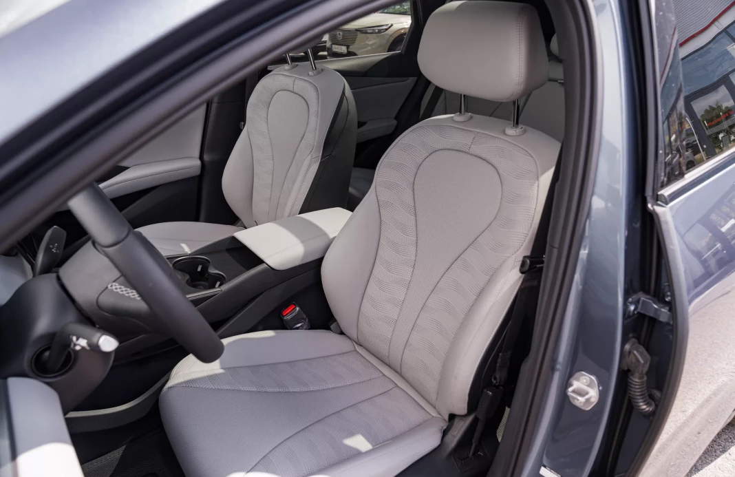 SEAL 6 DM-i Touring Comfort Lite  19 (kWh) plug in hybrid   obrázok č. 15