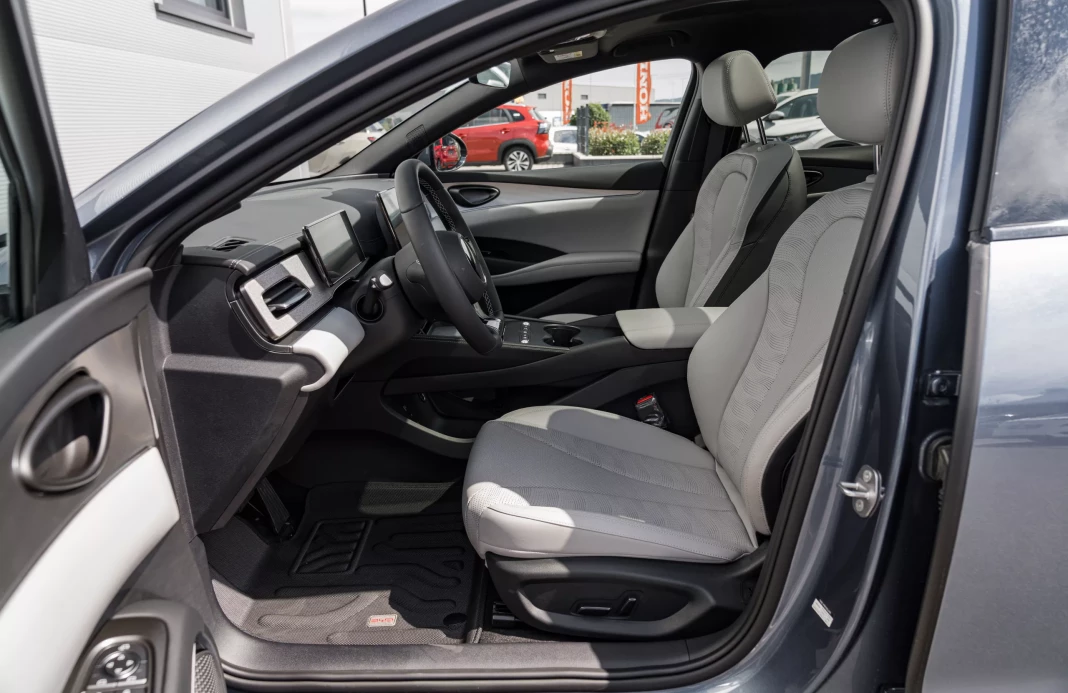 SEAL 6 DM-i Touring Comfort Lite  19 (kWh) plug in hybrid   obrázok č. 14
