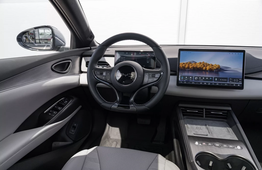 SEAL 6 DM-i Touring Comfort Lite  19 (kWh) plug in hybrid   obrázok č. 8