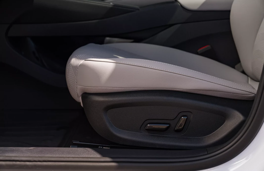SEAL 6 DM-i Touring Comfort Lite  19 (kWh) plug in hybrid   obrázok č. 15