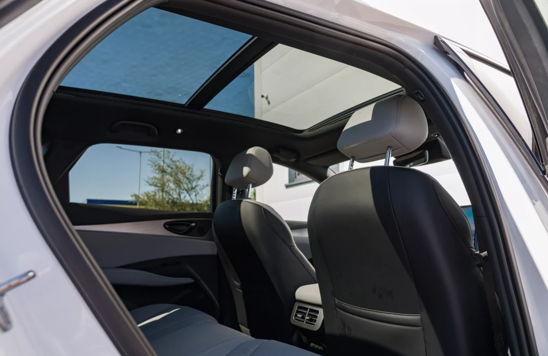 SEAL 6 DM-i Touring Comfort Lite  19 (kWh) plug in hybrid   obrázok č. 14