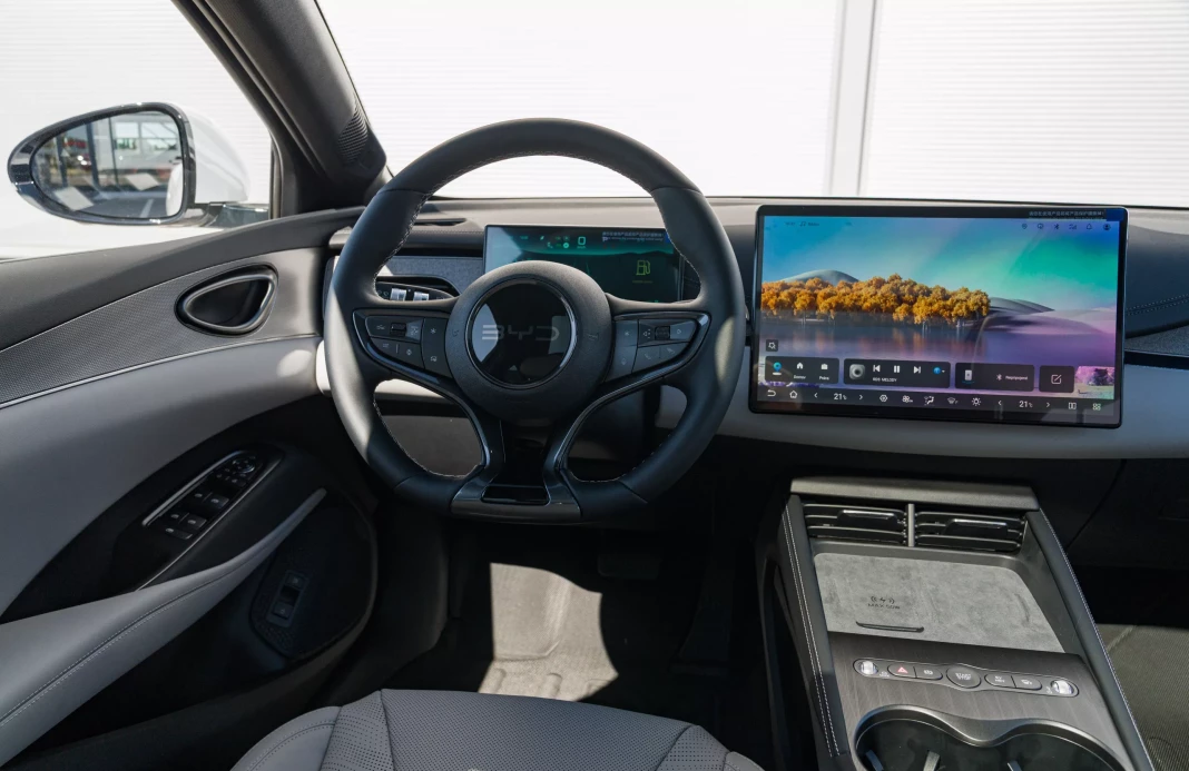 SEAL 6 DM-i Touring Comfort Lite  19 (kWh) plug in hybrid   obrázok č. 11