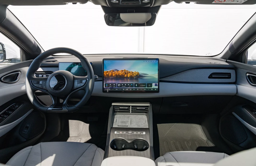 SEAL 6 DM-i Touring Comfort Lite  19 (kWh) plug in hybrid   obrázok č. 9