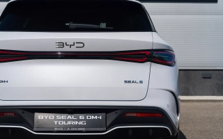 SEAL 6 DM-i Touring Comfort Lite  19 (kWh) plug in hybrid   obrázok č. 7