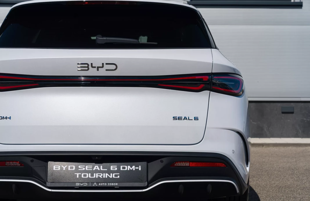 SEAL 6 DM-i Touring Comfort Lite  19 (kWh) plug in hybrid   obrázok č. 7
