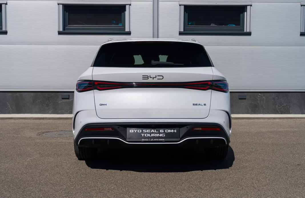 SEAL 6 DM-i Touring Comfort Lite  19 (kWh) plug in hybrid   obrázok č. 6