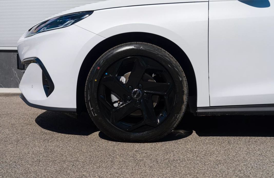SEAL 6 DM-i Touring Comfort Lite  19 (kWh) plug in hybrid   obrázok č. 1