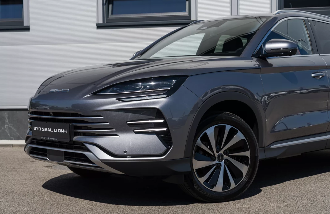 SEAL U DM-i DESIGN AWD 18,3 kWh plug-in hybrid obrázok č. 2