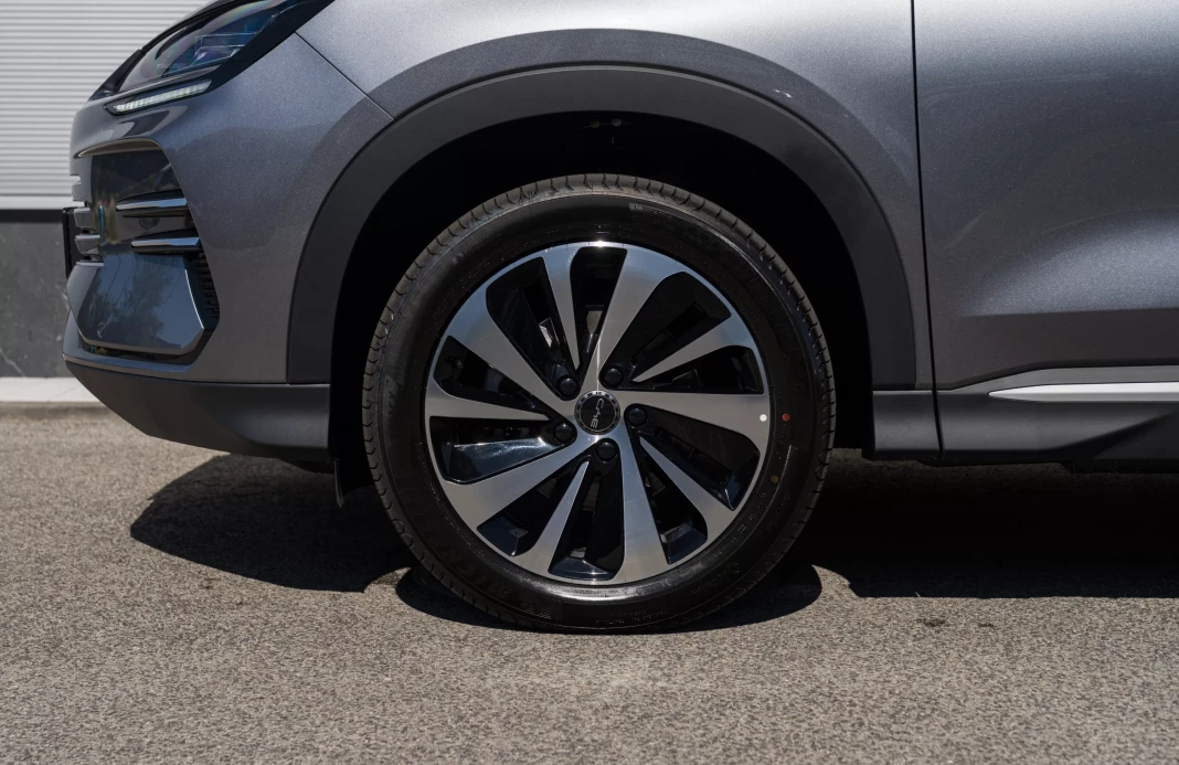 SEAL U DM-i DESIGN AWD 18,3 kWh plug-in hybrid obrázok č. 1