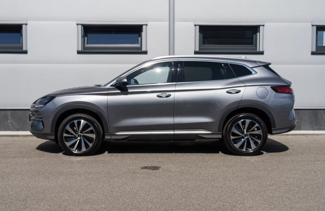 SEAL U DM-i DESIGN AWD 18,3 kWh plug-in hybrid obrázok č. 2