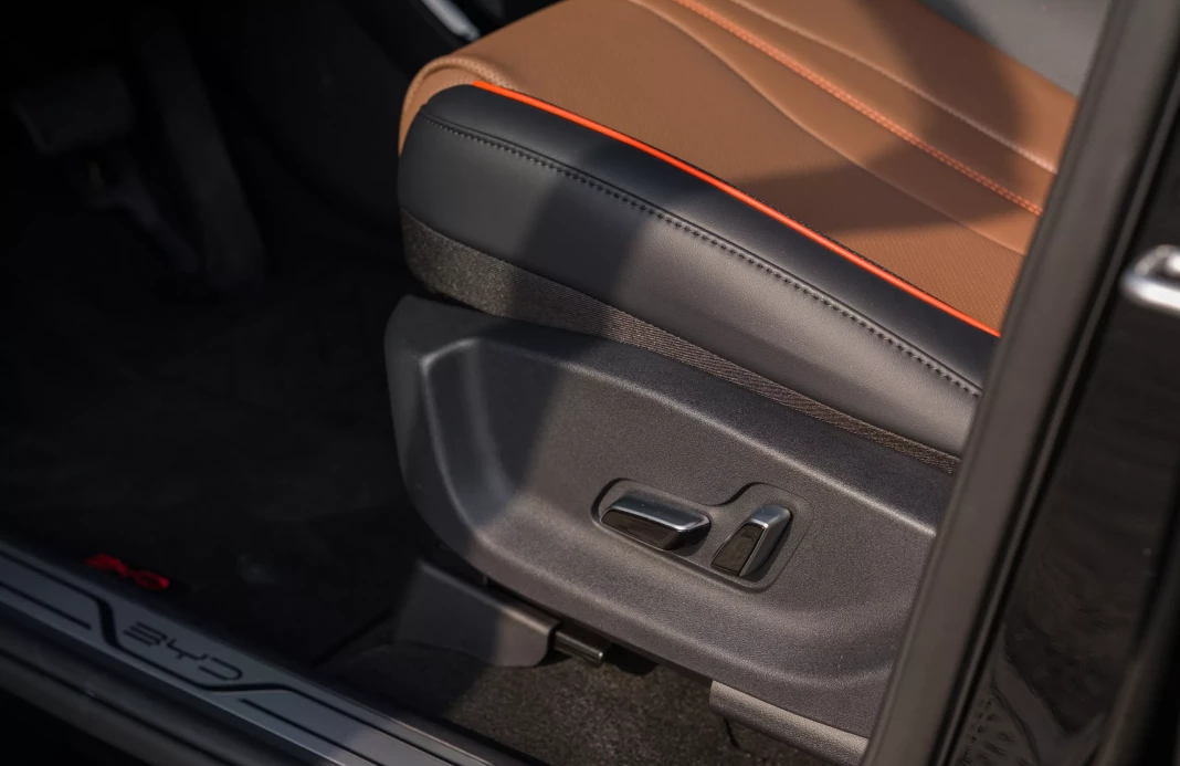 SEAL U DM-i DESIGN AWD 18,3 kWh obrázok č. 15