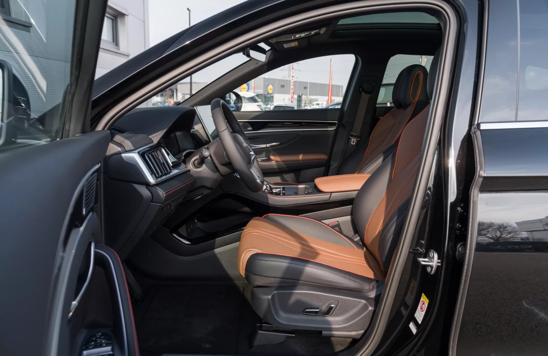 SEAL U DM-i DESIGN AWD 18,3 kWh obrázok č. 14