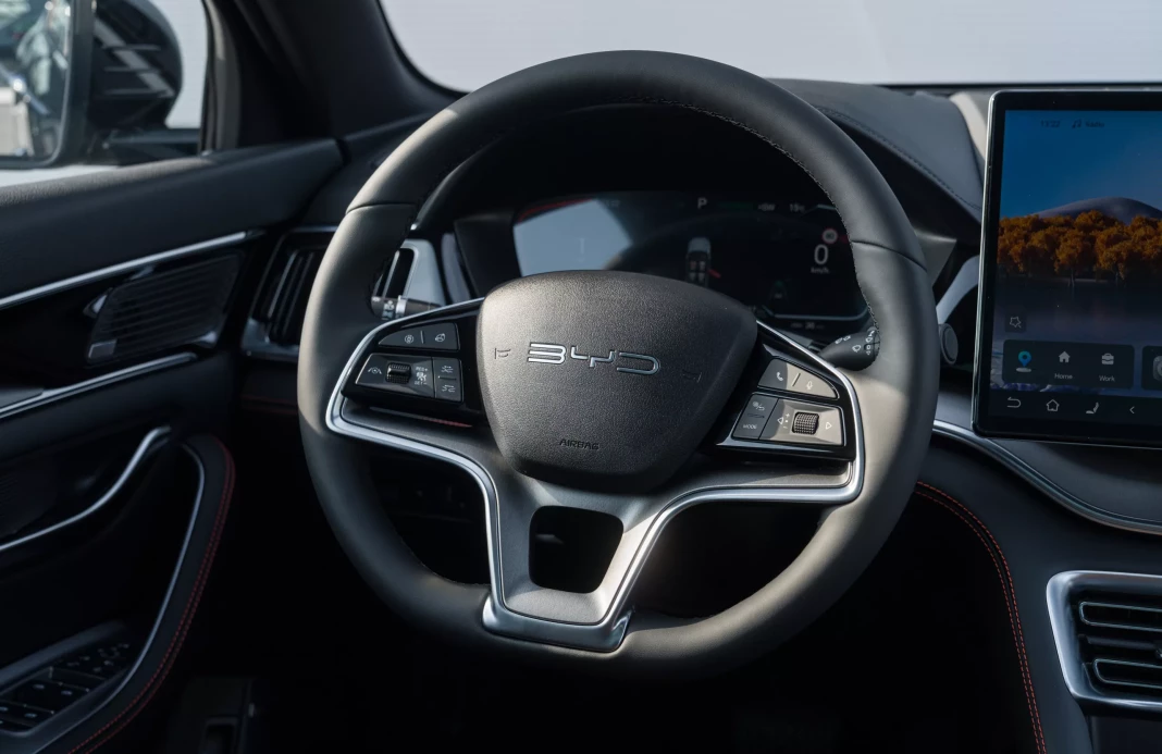 SEAL U DM-i DESIGN AWD 18,3 kWh obrázok č. 11