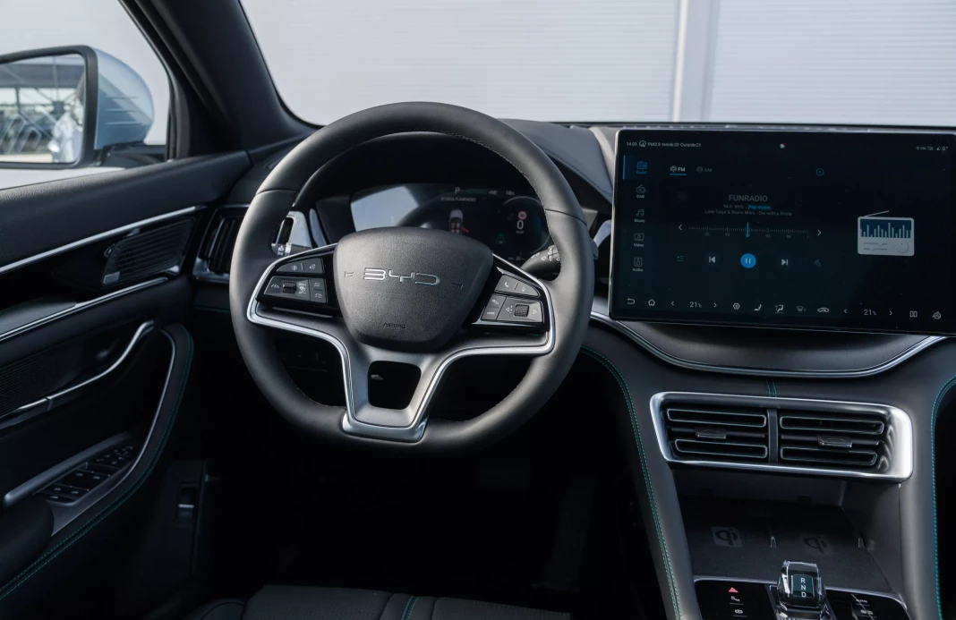 SEAL U DM-i DESIGN AWD 18,3 kWh obrázok č. 10