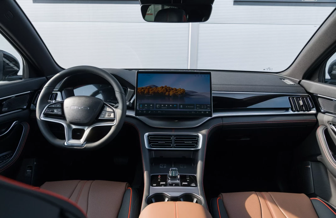 SEAL U DM-i DESIGN AWD 18,3 kWh obrázok č. 9