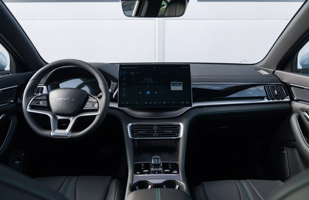 SEAL U DM-i DESIGN AWD 18,3 kWh obrázok č. 8