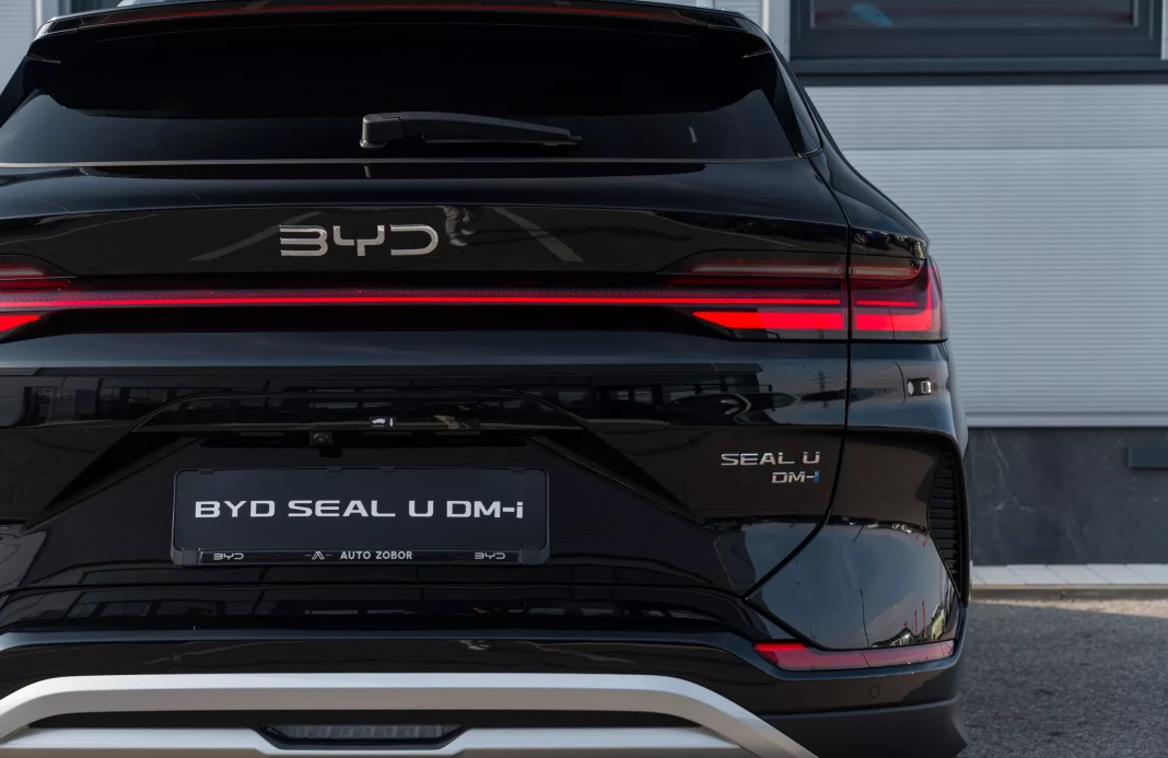 SEAL U DM-i DESIGN AWD 18,3 kWh obrázok č. 8