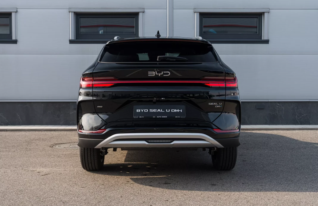 SEAL U DM-i DESIGN AWD 18,3 kWh obrázok č. 7