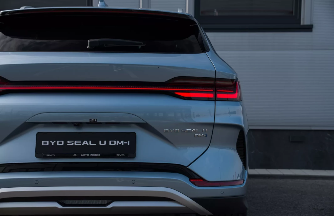 SEAL U DM-i DESIGN AWD 18,3 kWh obrázok č. 7