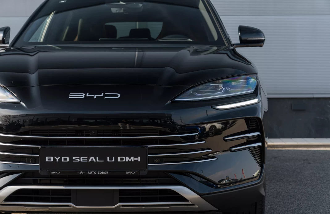 SEAL U DM-i DESIGN AWD 18,3 kWh obrázok č. 6