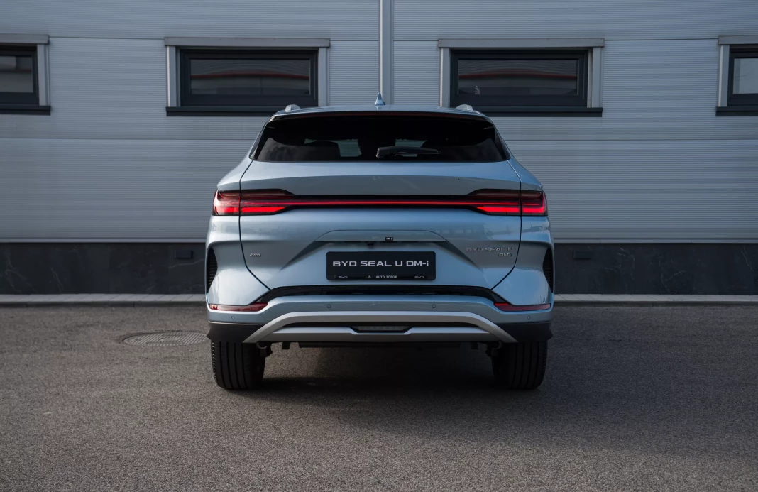 SEAL U DM-i DESIGN AWD 18,3 kWh obrázok č. 6