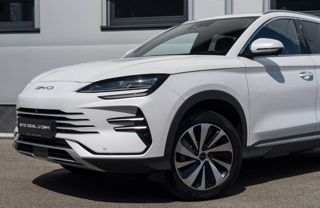 SEAL U DM-i DESIGN AWD 18,3 kWh plug-in hybrid obrázok č. 3