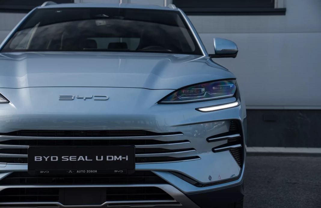 SEAL U DM-i DESIGN AWD 18,3 kWh obrázok č. 5