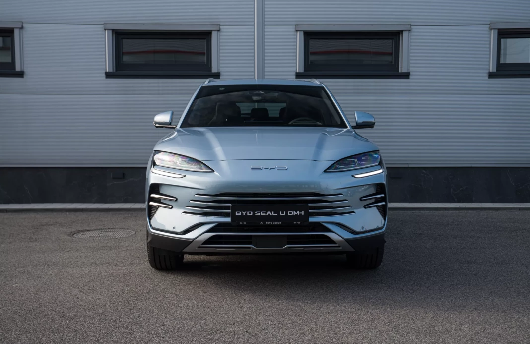 SEAL U DM-i DESIGN AWD 18,3 kWh obrázok č. 4