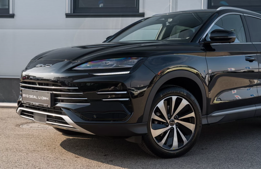 SEAL U DM-i DESIGN AWD 18,3 kWh obrázok č. 3