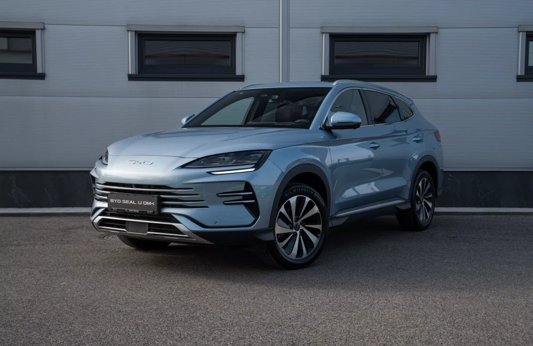 SEAL U DM-i DESIGN AWD 18,3 kWh obrázok č. 0