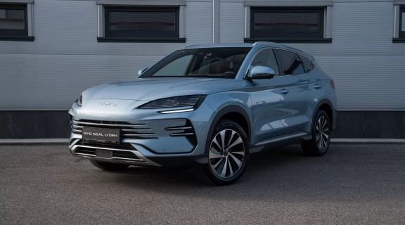 SEAL U DM-i BOOST 18,3 kWh plug-in hybrid