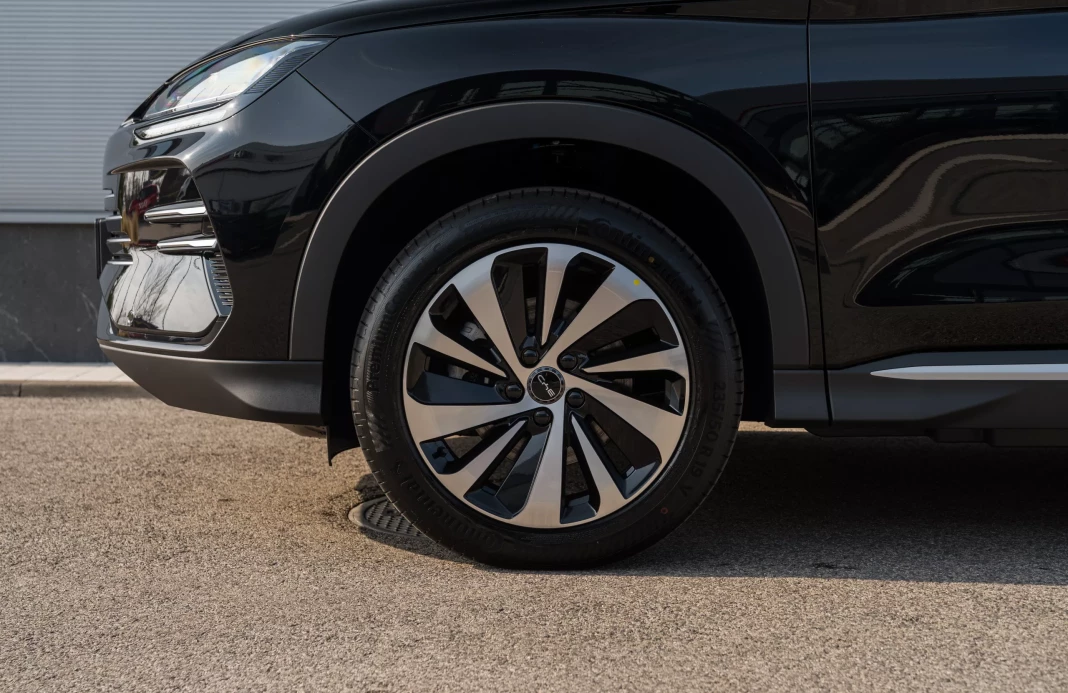 SEAL U DM-i DESIGN AWD 18,3 kWh obrázok č. 2